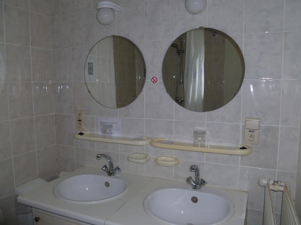 Guest House Adonis Brugia Zewnętrze zdjęcie